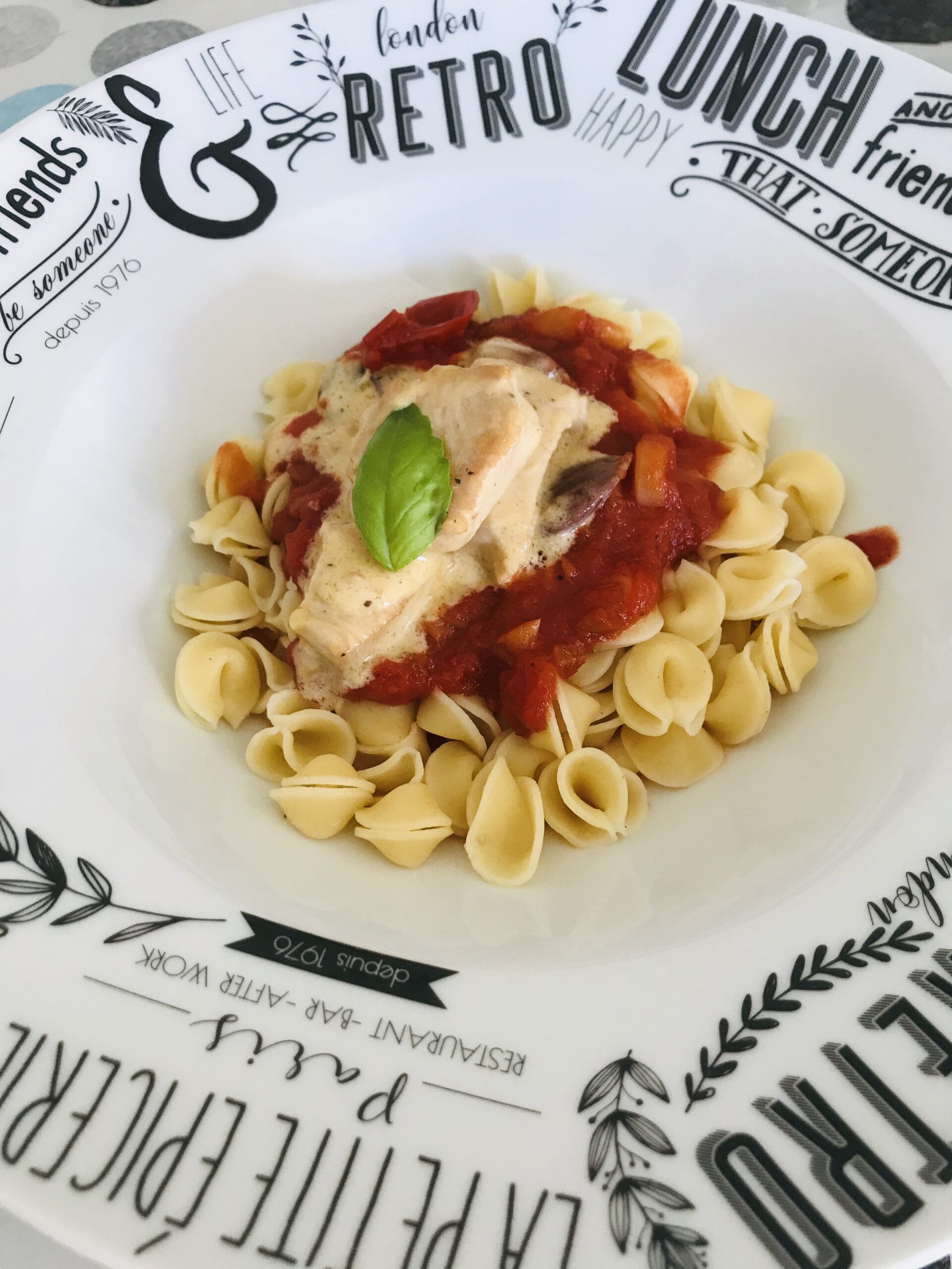 Pâtes au poulet et à la sauce tomate