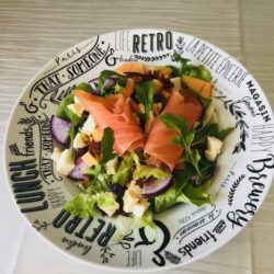 Salade estivale au saumon fumé