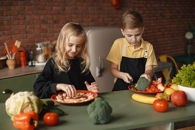 enfants mangent légumes