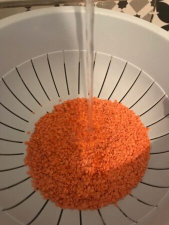 Soupe aux carottes et aux lentilles : les étapes de la préparation