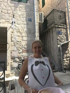 Lucie au restaurant