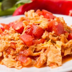 oeufs brouillés tomate chorizo