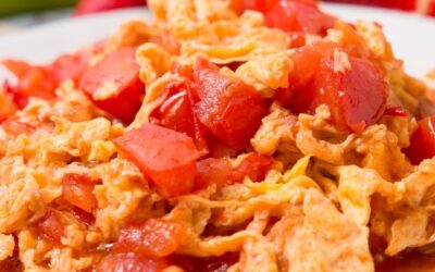 Oeufs brouillés chorizo et tomates